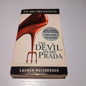 The Devil Wears Prada : A Novel by Lauren Weisberger (2006, Trade Paperback)book